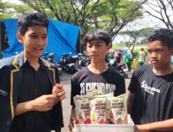 Guru Asik Berjoget Dalam Harlah PGRI, Sekelompok Siswa SMP Berjualan Kerikpik