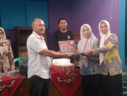 Dukung Desa Digital, Asep Rahmat Bagikan Laptop dan Printer untuk Kader Posyandu di Baregbeg
