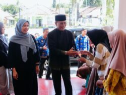 Bupati Herdiat Konsisten Turun ke Lapangan, Salurkan Sembako dan Santunan Yatim di Tiga Kelurahan