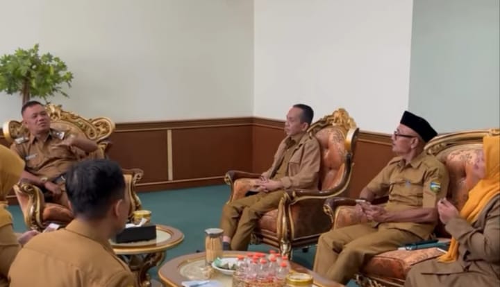 Program pinjaman tanpa bunga di Tasikmalaya diharapkan membuka akses modal UMKM desa, melahirkan wirausaha baru, dan memperkuat ekonomi masyarakat. (Foto: Diskominfo Kabupaten Tasikmalaya/Adv)