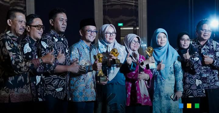 Bank Galunggung meraih tiga penghargaan nasional di Top BUMD Awards 2026 dan dinilai memperkuat akses pembiayaan UMKM serta mendorong ekonomi Tasikmalaya. (Foto: Diskominfo Tasikmalaya/Adv)