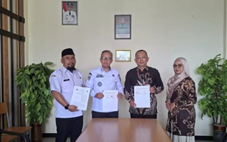 Penandatanganan nota kesepahaman (MoU) antara Dispusip Ciamis dengan MAN 1 Darussalam, Rabu, 15 April 2026. (Foto: Istimewa/Adv)