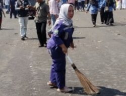 Di Balik Meriahnya Galuh Ethnic Carnival, Pasukan Ungu Setia Menjaga Ciamis Tetap Bersih