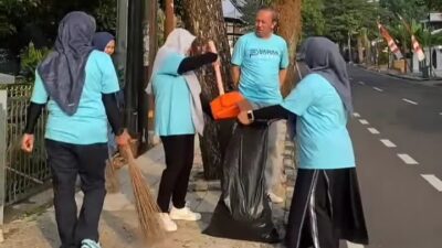 Peringati Hari Lingkungan Hidup Sedunia 2026, Dispusip Ciamis Gelar Aksi Bersih-Bersih Lingkungan. (Foto: Dispusip Ciamis)